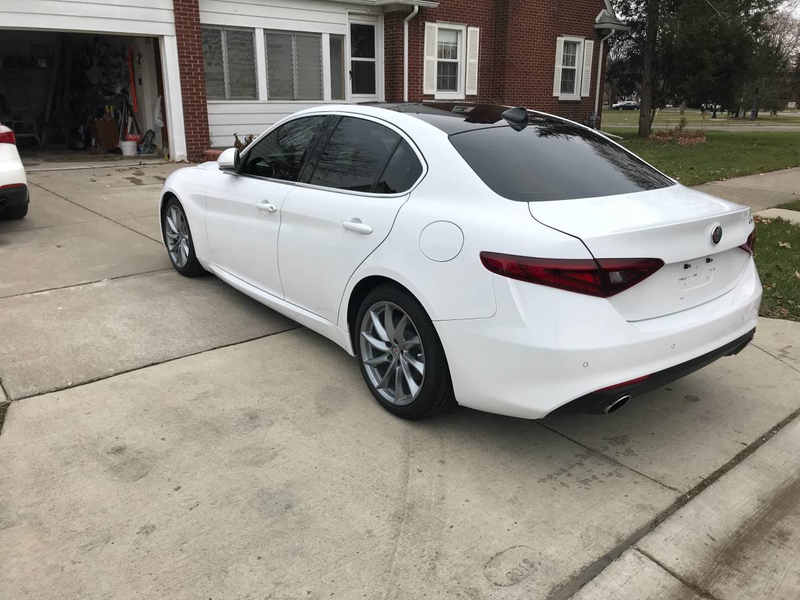 Illustration for article titled At $22,950, Could This 2017 Alfa Romeo Giulia 2.0 Turn You Into a Latin Lover?